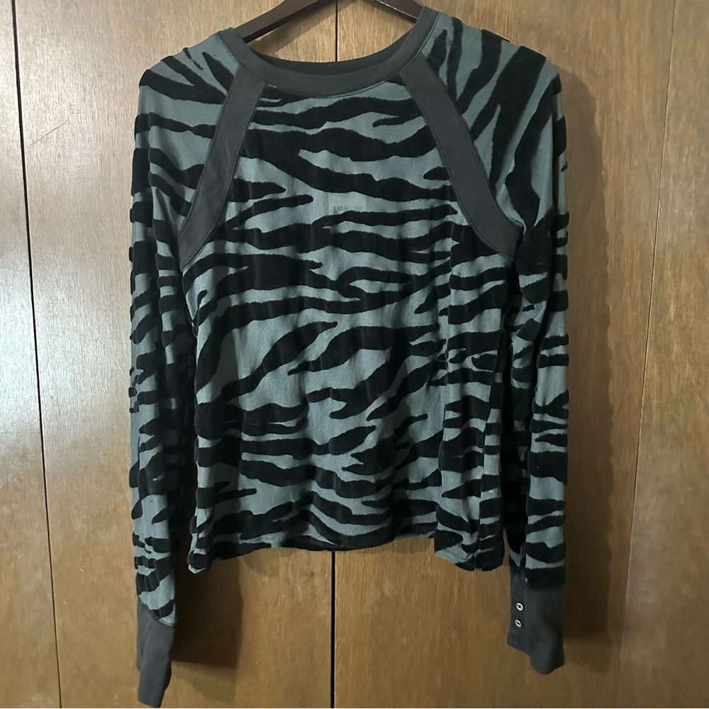 We The Free So Lush Layering Top Black & Gray Animal Print Long Sleeve XL NWT - Picture 4 of 13
